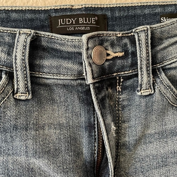 Judy Blue Skinny Fit Capri Cropped Jeans Women’s 26 Blue Distressed Mid Rise EUC - Picture 4 of 12